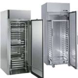 Einfahrtiefkühlschränke erweisen sich im professionellen Einsatz oftmals als überaus praktisch und können die betrieblichen Abläufe durchaus optimieren. In dieser Kategorie finden Sie entsprechende Kühlgeräte für Ihr Gewerbe beziehungsweise Ihre Gastronom